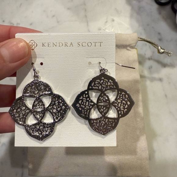 NWT Rare Silver Kendra Scott “Dawn” Earrings- comes with bag and box - Picture 3 of 5
